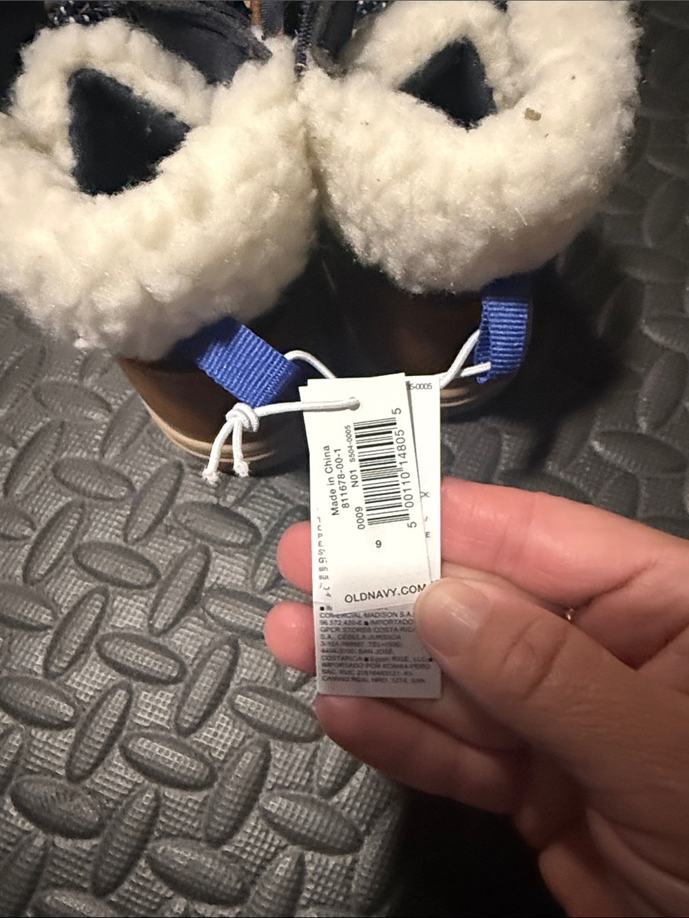 Old Navy Navy and Brown Sherpa-Lined Kids Winter Boots - Picture 2 of 4